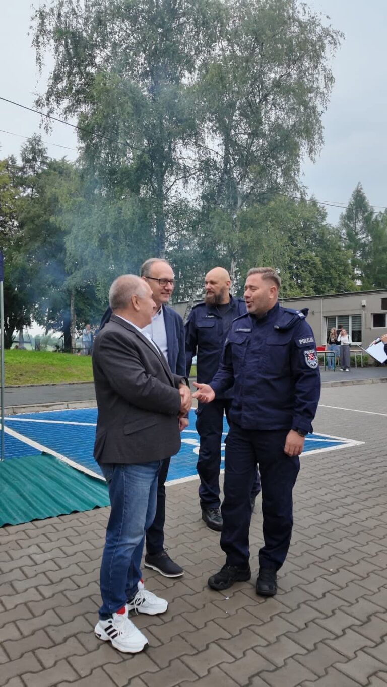 Marszobieg Terenowy w Piotrkowicach Małych z okazji 100 lecia sportu w Policji